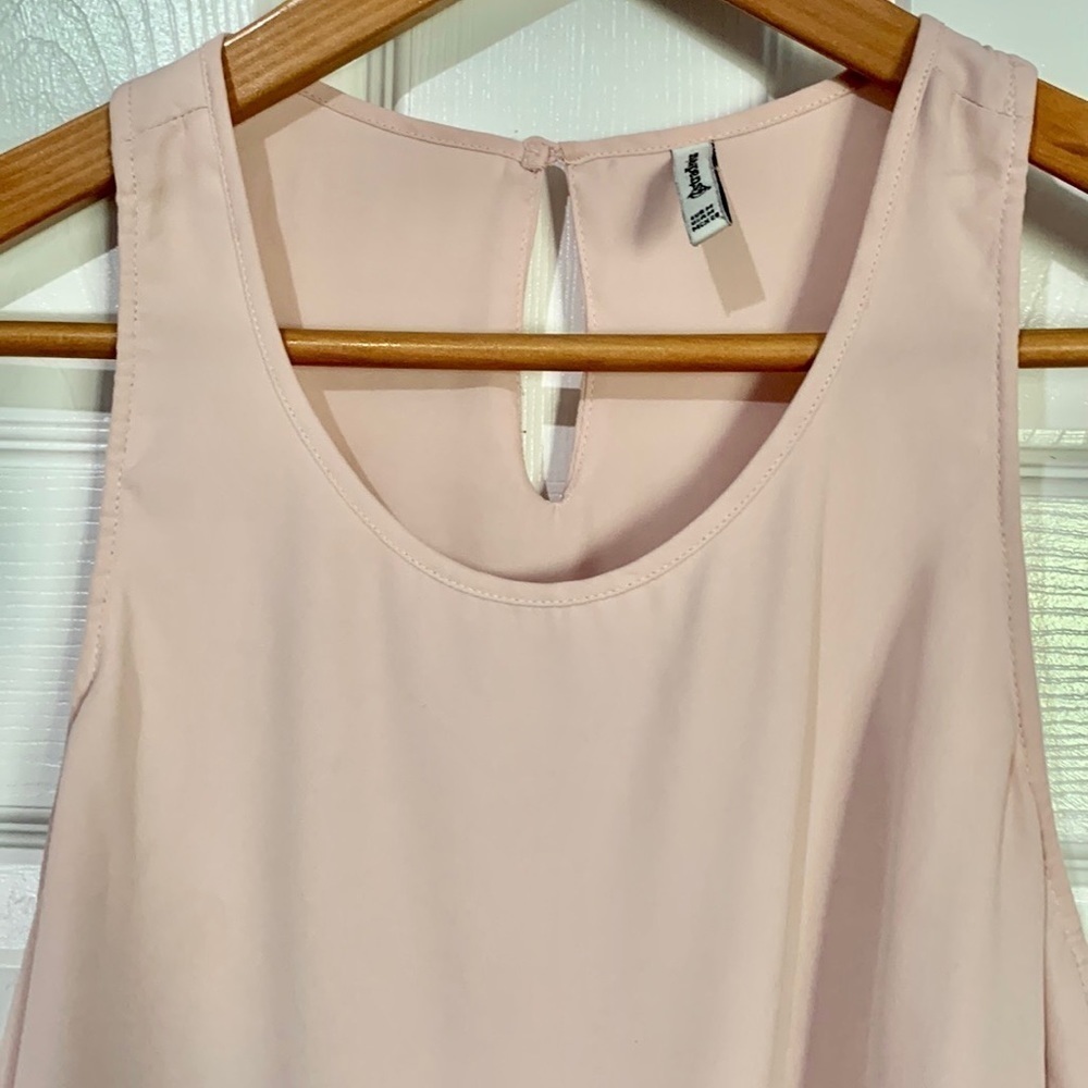 Medium casual too for women - Picture 2 of 4